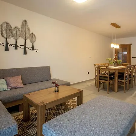 Lejlighed Podhradkom